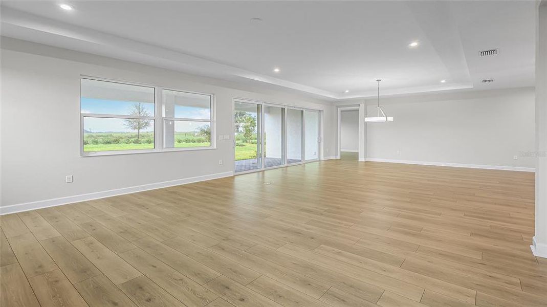 Spacious, unfurnished interior of a new home in Cresswind at Lake Harris, Tavares (Image 34).
