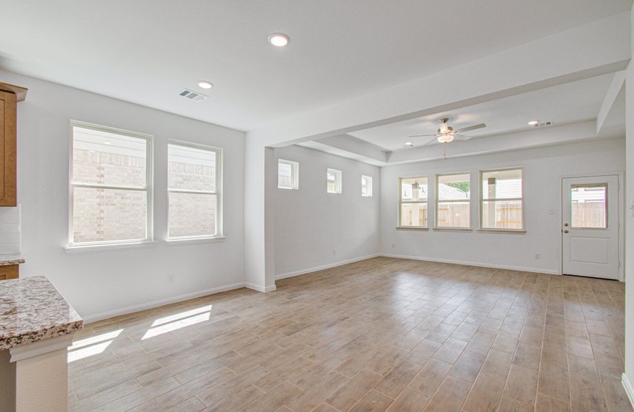 Spacious, unfurnished interior of a new home in Harmony Cove, Humble (Image 22).