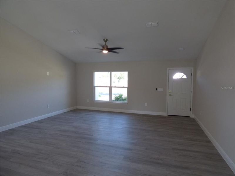 Spacious, unfurnished interior of a new home in , Citrus Springs (Image 11).