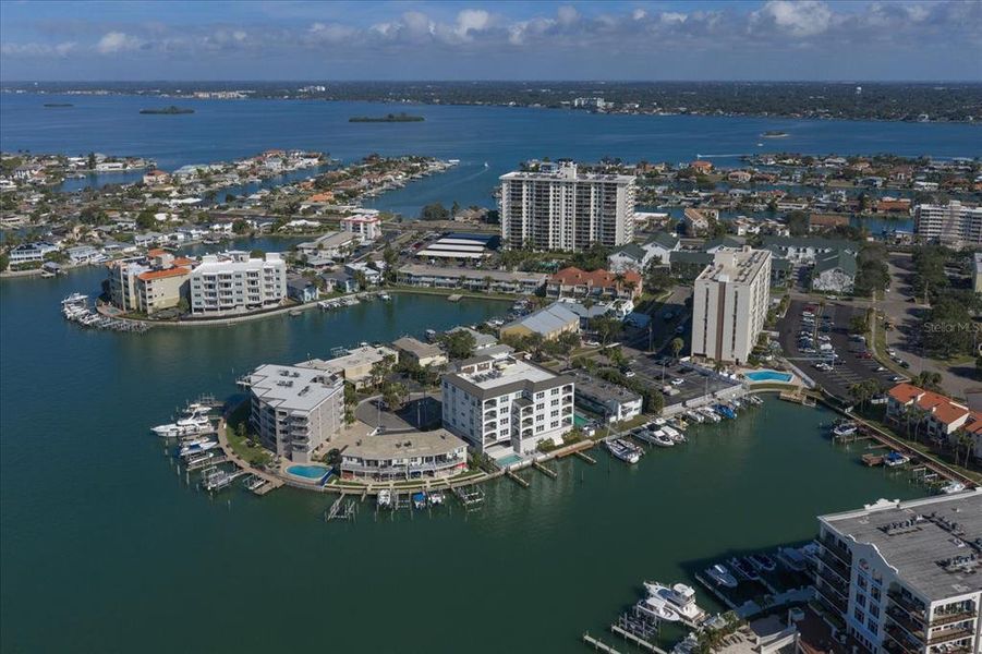 Condo located in Clearwater, FL showcasing its design and architecture (Image 18). Condo located in Clearwater, FL showcasing its design and architecture (Image 18).
