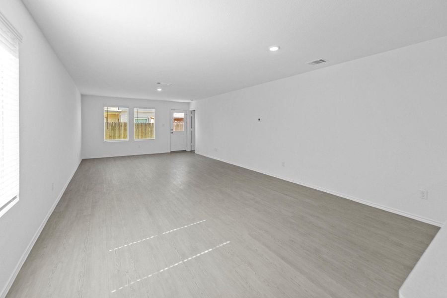 Spacious, unfurnished interior of a new home in Sunset Oaks, Maxwell (Image 15).