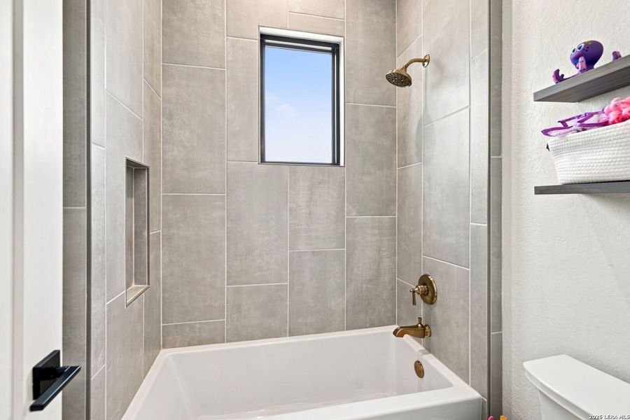 Furnished interior view inside a new home in , Boerne (Image 31).