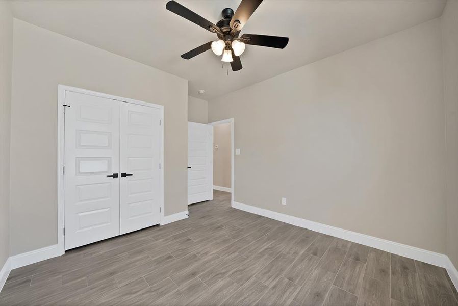 Spacious, unfurnished interior of a new home in , Granbury (Image 19).