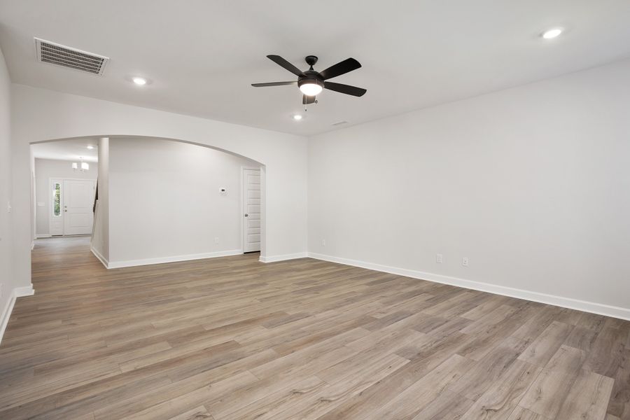 Spacious, unfurnished interior of a new home in Georgias Landing, Raleigh (Image 21).