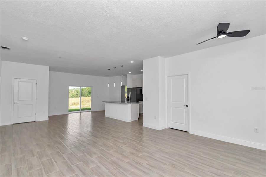 Spacious, unfurnished interior of a new home in , Citrus Springs (Image 34).