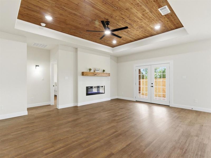 Spacious, unfurnished interior of a new home in , Granbury (Image 12).
