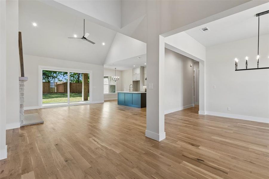 Spacious, unfurnished interior of a new home in , Sherman (Image 23).