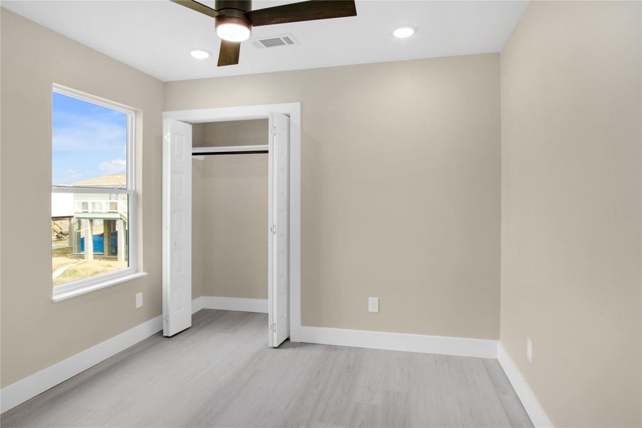 Spacious, unfurnished interior of a new home in , San Leon (Image 25).