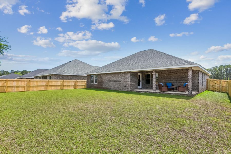 Exterior details and patio area of a home in Buckeyes Landing, Navarre (Image 25).