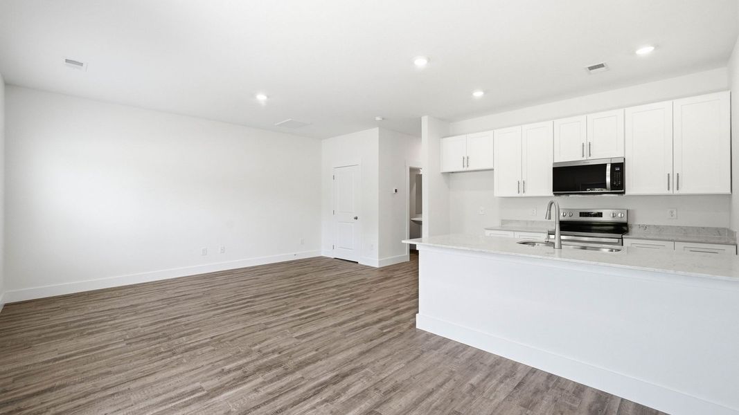 Spacious, unfurnished interior of a new home in The Arbor Townhomes, Kingsport (Image 14).