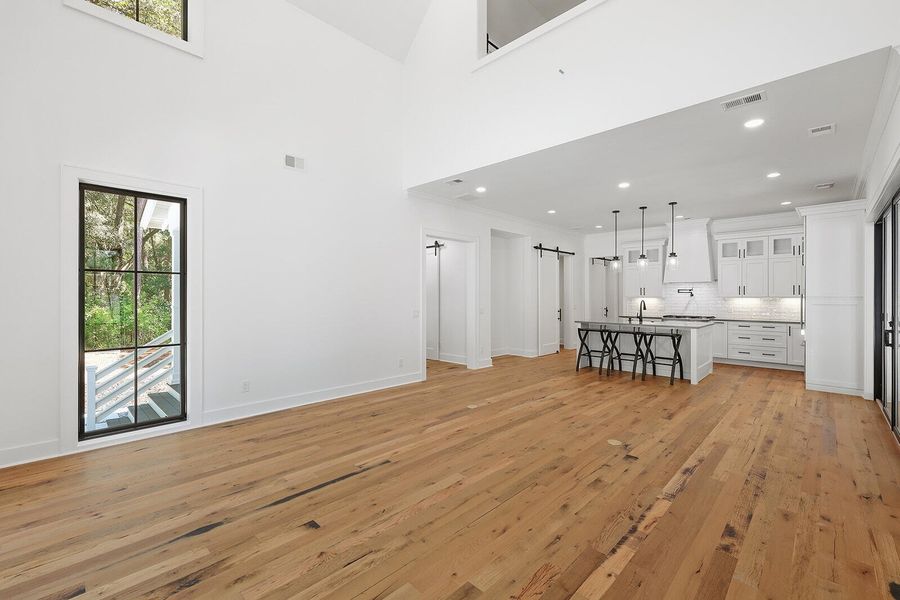 Spacious, unfurnished interior of a new home in , Seabrook (Image 65).