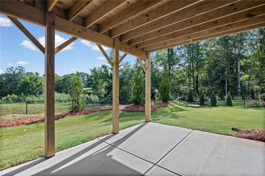 Exterior details and patio area of a home in Laurel Farms, Dallas (Image 26).