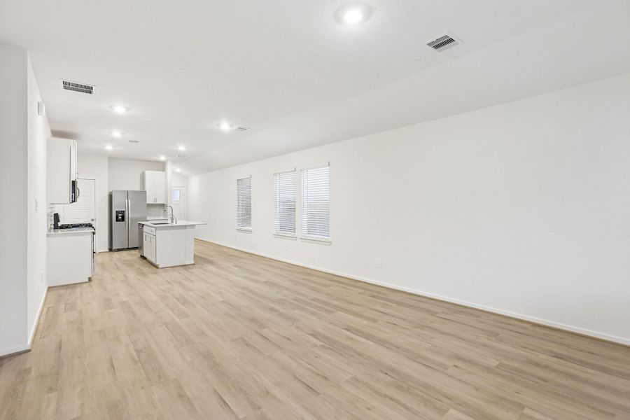 Spacious, unfurnished interior of a new home in , Conroe (Image 16).