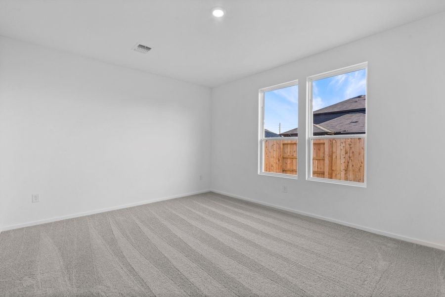 Spacious, unfurnished interior of a new home in Windcress, Baytown (Image 10).