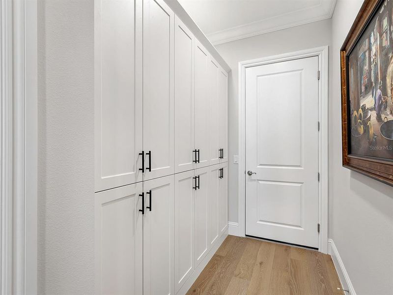 Spacious, unfurnished interior of a new home in , Sarasota (Image 21).