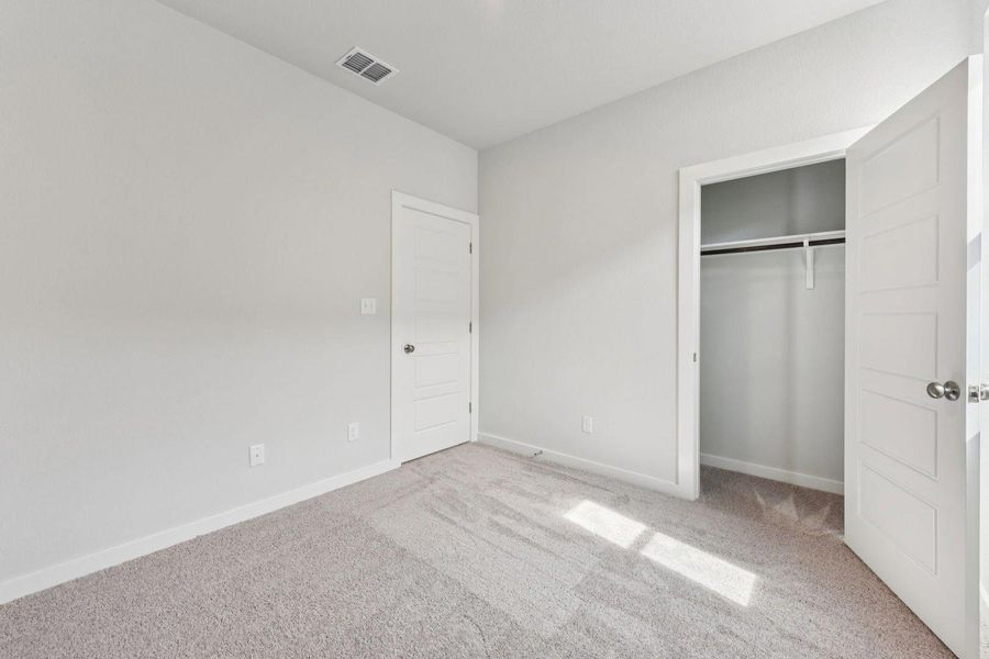 Spacious, unfurnished interior of a new home in Stallion Run, Buda (Image 23).