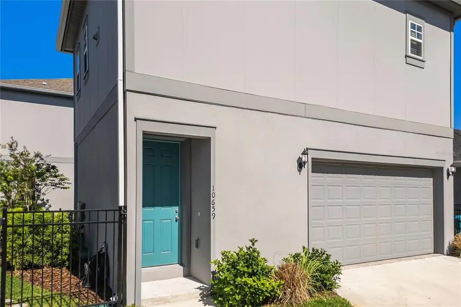 Exterior details and patio area of a home in , Orlando (Image 3).