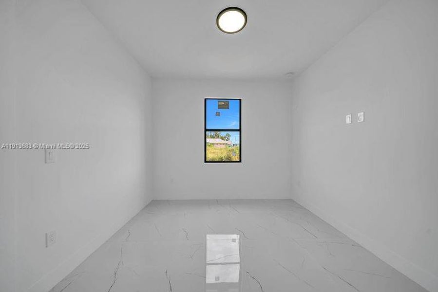 Spacious, unfurnished interior of a new home in , Lehigh Acres (Image 31).