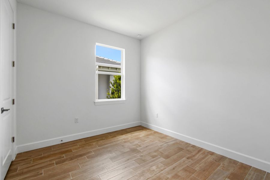 Spacious, unfurnished interior of a new home in Harbor Isle, Vero Beach (Image 36).
