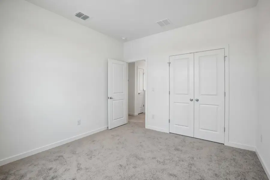Spacious, unfurnished interior of a new home in Parkton Square, Kyle (Image 27).