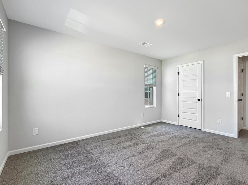 Spacious, unfurnished interior of a new home in , Summerville (Image 37).