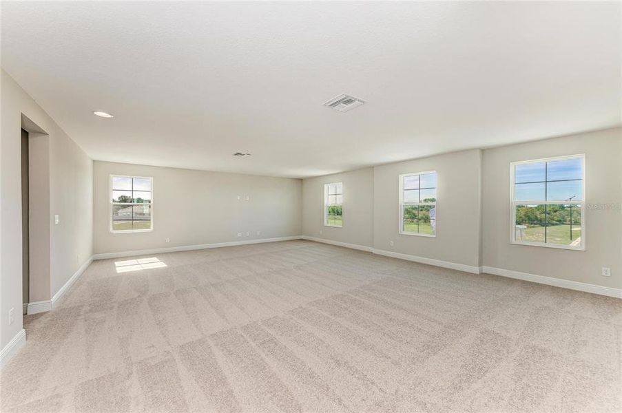 Spacious, unfurnished interior of a new home in Mirada, San Antonio (Image 20).