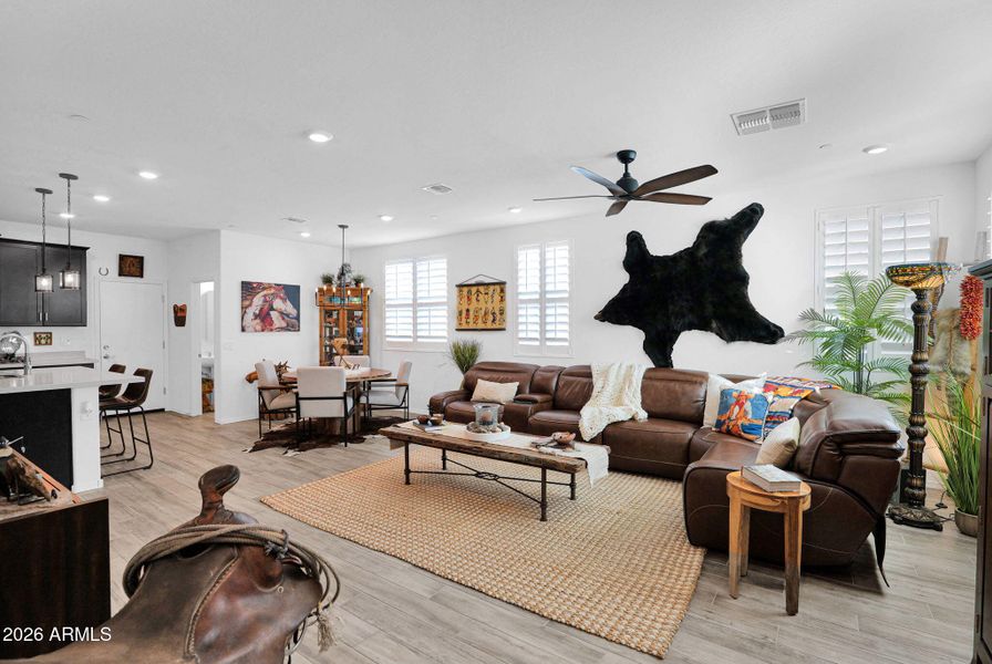 1917 Hampton 111 - 04Great Room