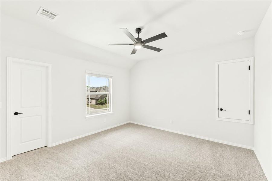 Spacious, unfurnished interior of a new home in Liberty, Melissa (Image 35).