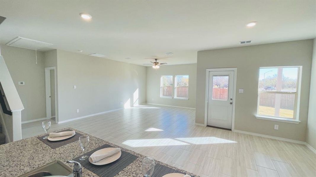 Spacious, unfurnished interior of a new home in Sunnycreek, Fort Worth (Image 23).