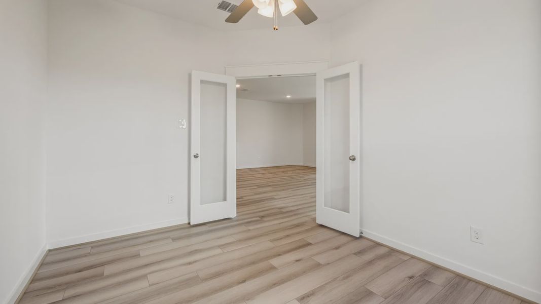 Furnished interior view inside a new home in River Ranch, Dayton (Image 15).