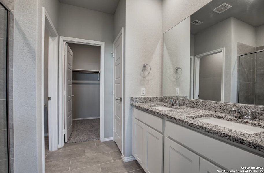 Image 6 of a home in Hickory Ridge.