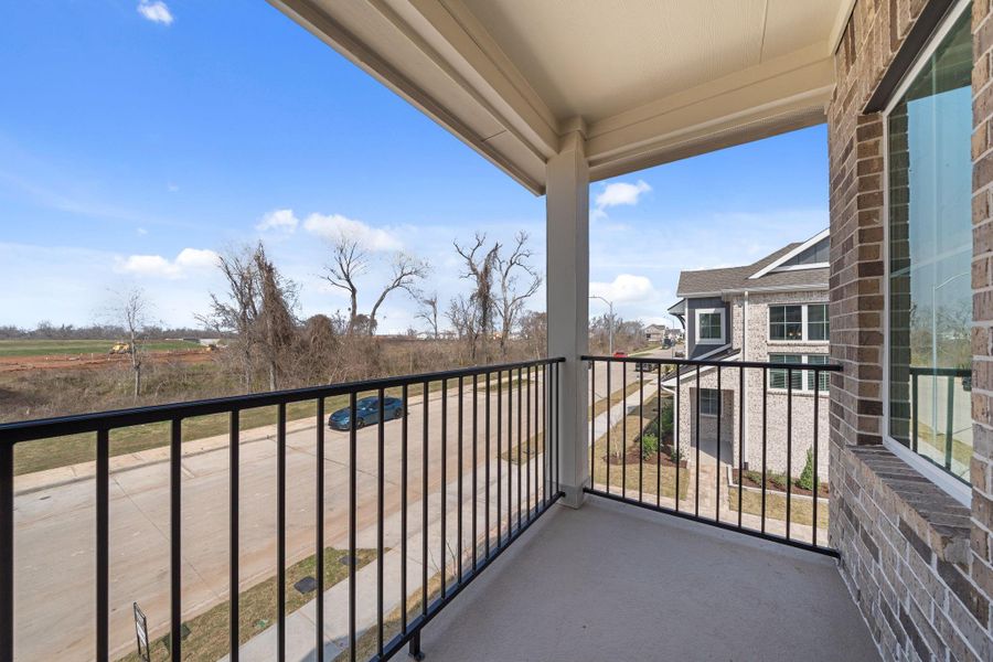 Exterior details and patio area of a home in Sienna, Missouri City (Image 22).