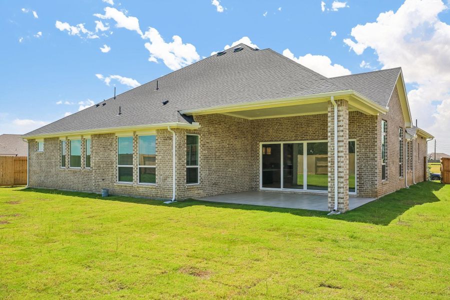 Exterior details and patio area of a home in , Mont Belvieu (Image 20).