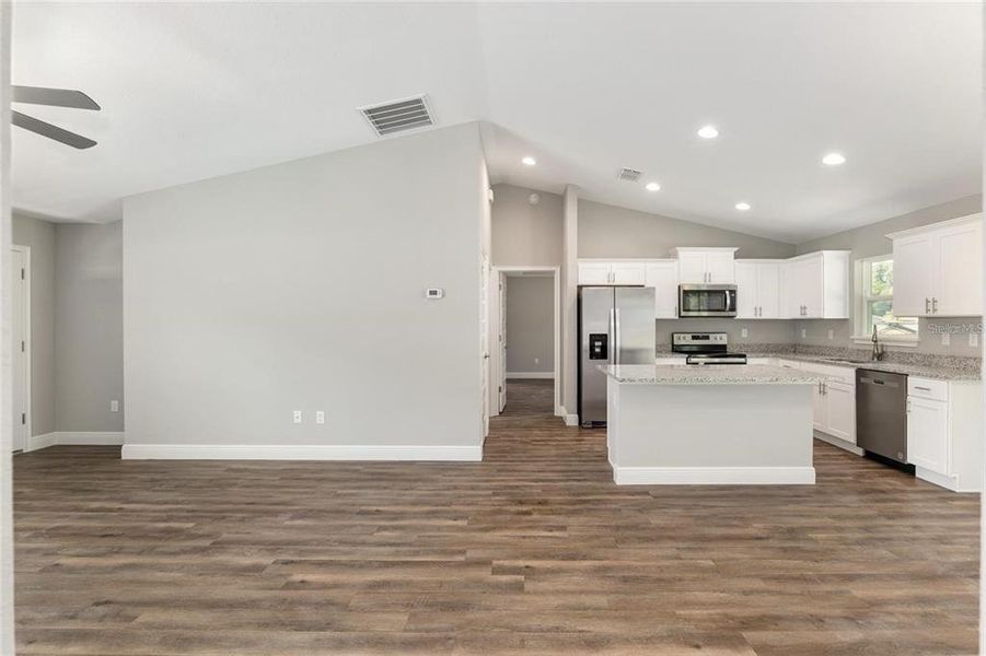 Spacious, unfurnished interior of a new home in , Ocala (Image 20).