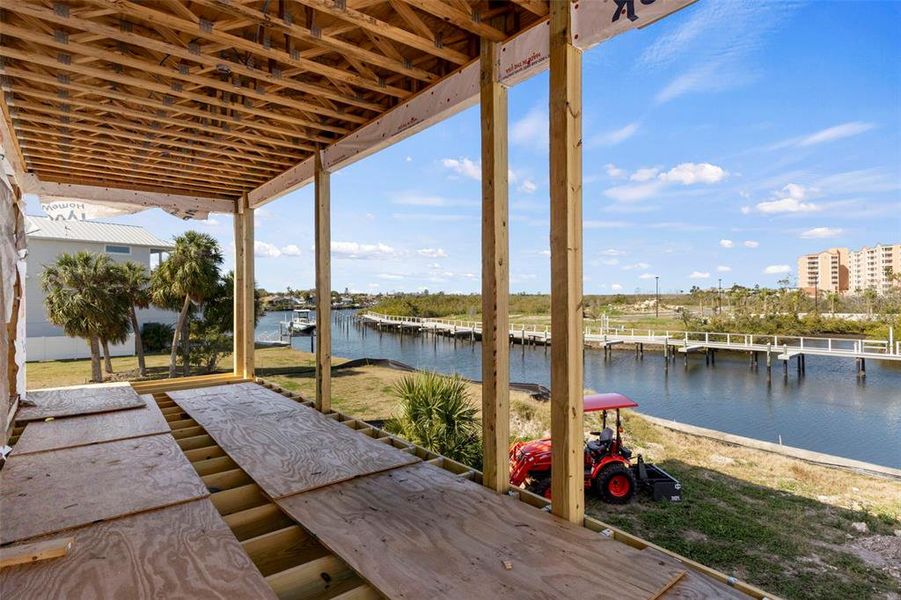 Exterior details and patio area of a home in , New Port Richey (Image 4).