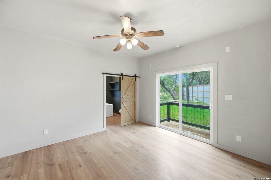 Spacious, unfurnished interior of a new home in , Canyon Lake (Image 9).
