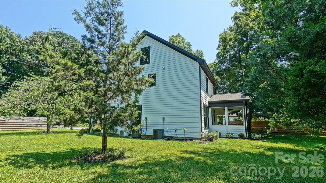Exterior details and patio area of a home in , Charlotte (Image 3).