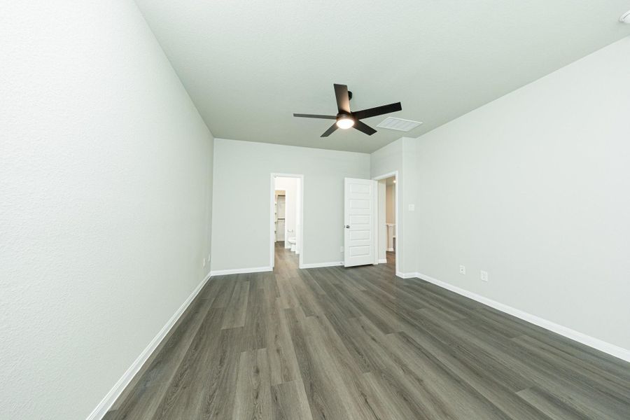 Spacious, unfurnished interior of a new home in River's Edge, Conroe (Image 15). Spacious, unfurnished interior of a new home in River's Edge, Conroe (Image 15).