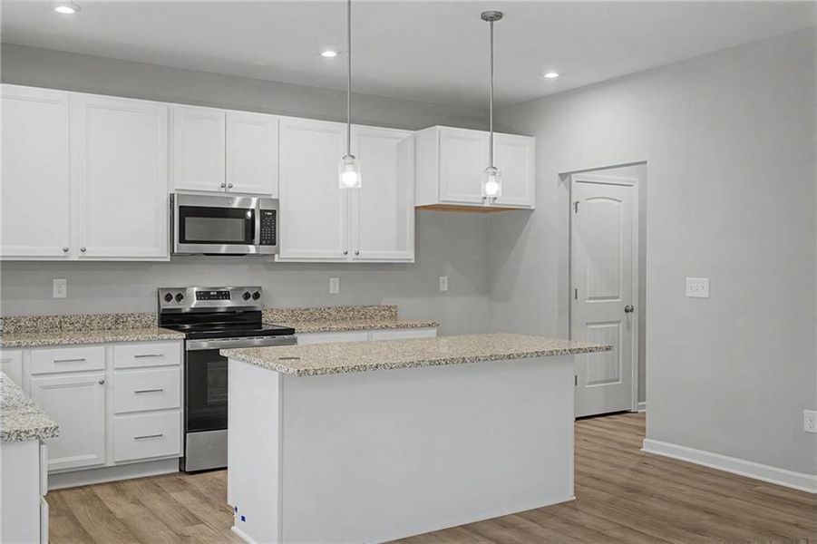 Furnished interior view inside a new home in Crossvine Estates, Braselton (Image 10).
