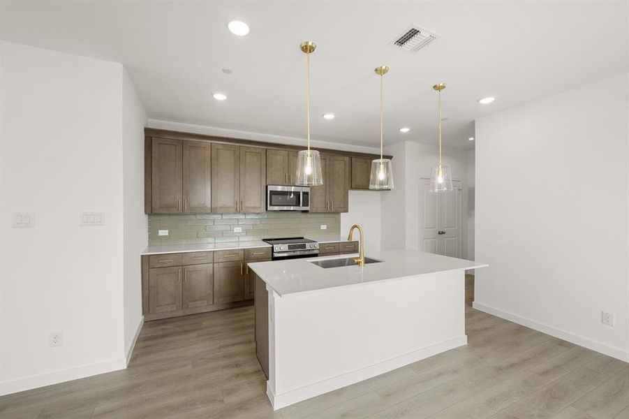 9_7617 Dakota- Kitchen-1