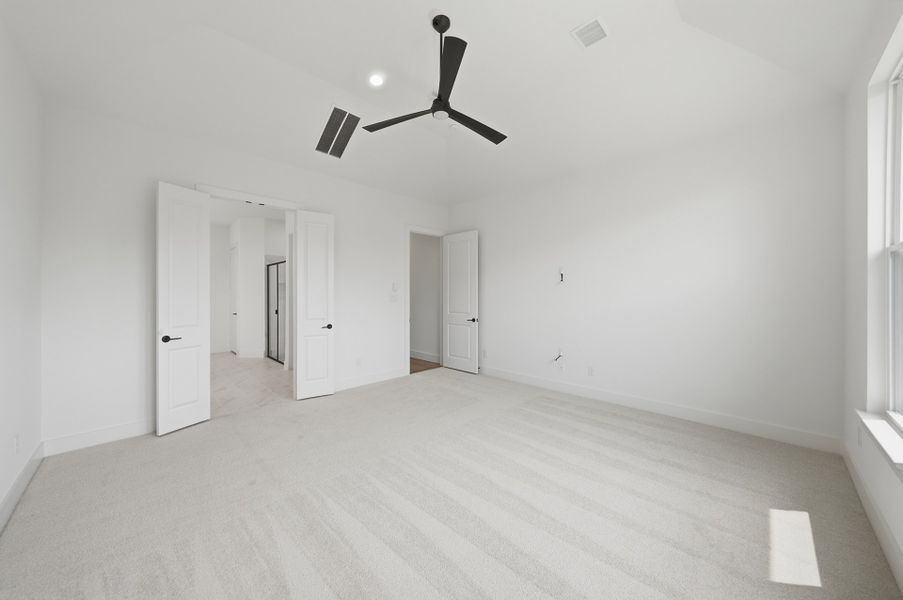Spacious, unfurnished interior of a new home in Estates at Rockhill, Frisco (Image 27). Spacious, unfurnished interior of a new home in Estates at Rockhill, Frisco (Image 27).
