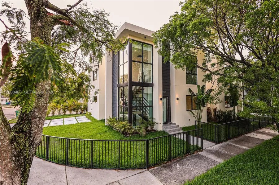 Exterior details and patio area of a home in , Miami (Image 12).