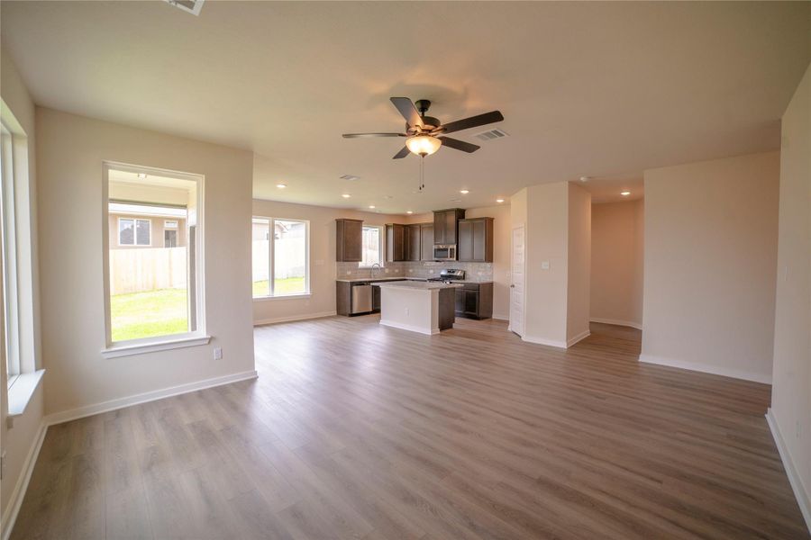 Spacious, unfurnished interior of a new home in , Brenham (Image 26).