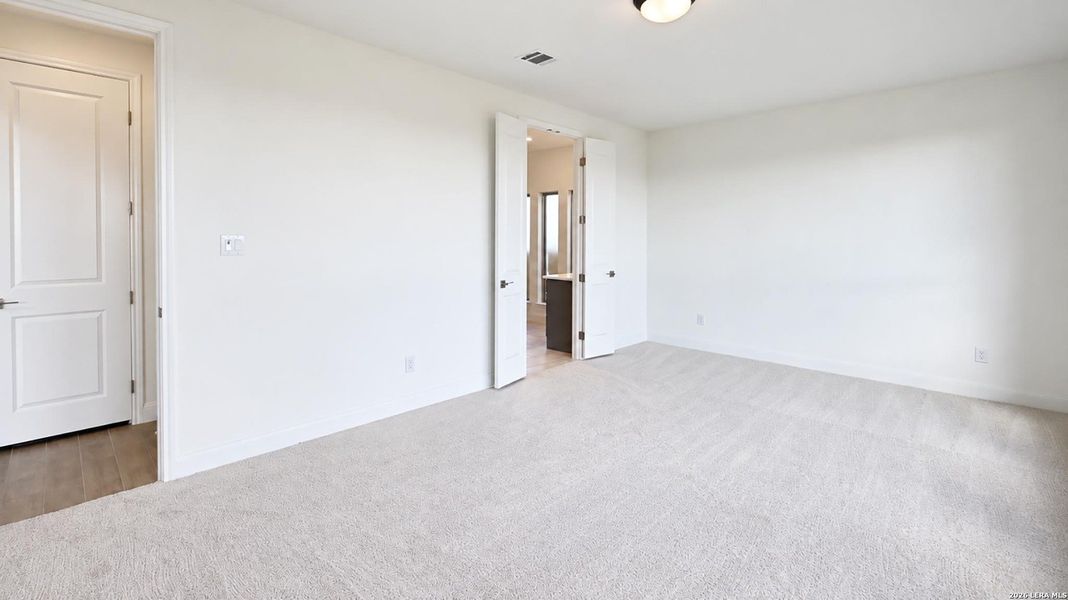 Spacious, unfurnished interior of a new home in Meadows of Mill Creek, Seguin (Image 15).