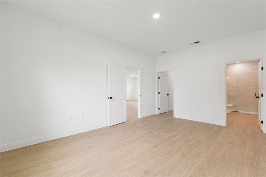 Spacious, unfurnished interior of a new home in , Ocala (Image 29).