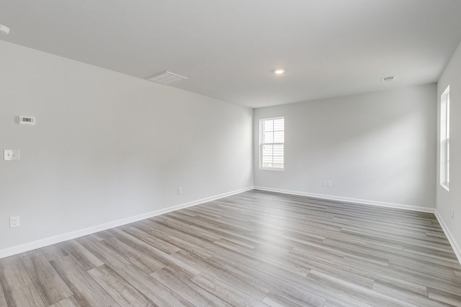Spacious, unfurnished interior of a new home in Bluefield, Lexington (Image 19).