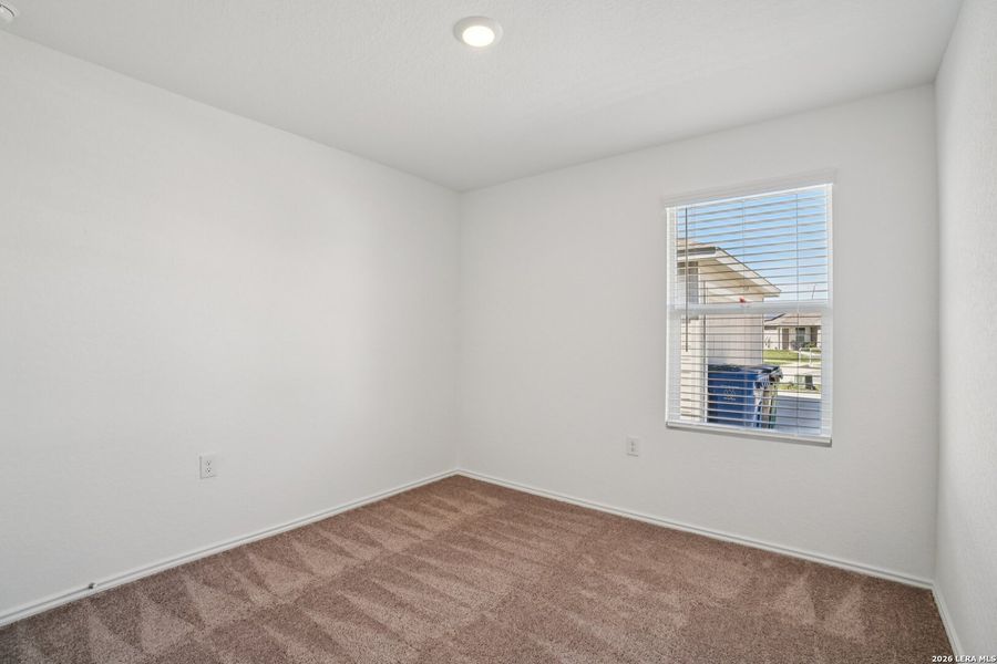 Spacious, unfurnished interior of a new home in Valle Sol, Von Ormy (Image 24).