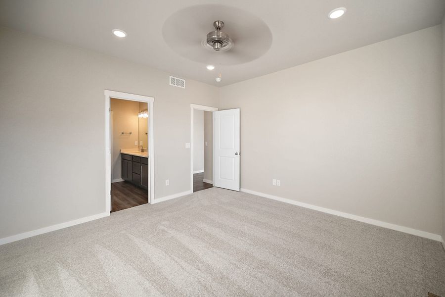 Spacious, unfurnished interior of a new home in The Glen, Colorado Springs (Image 26).