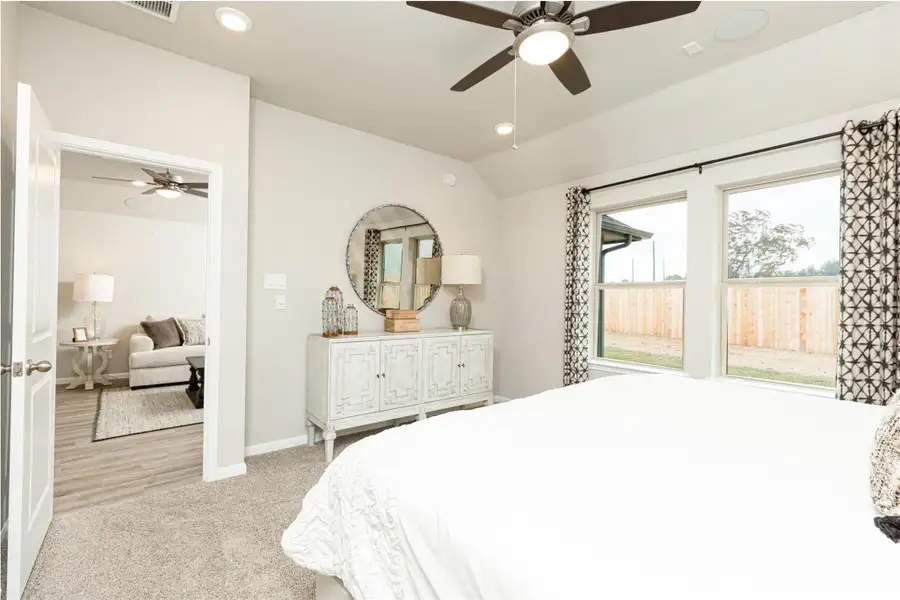 Furnished interior view inside a new home in Montgomery Ridge: Landmark Collection, Montgomery (Image 8).
