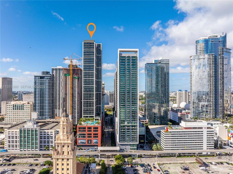 Condo located in Miami, FL showcasing its design and architecture (Image 15).